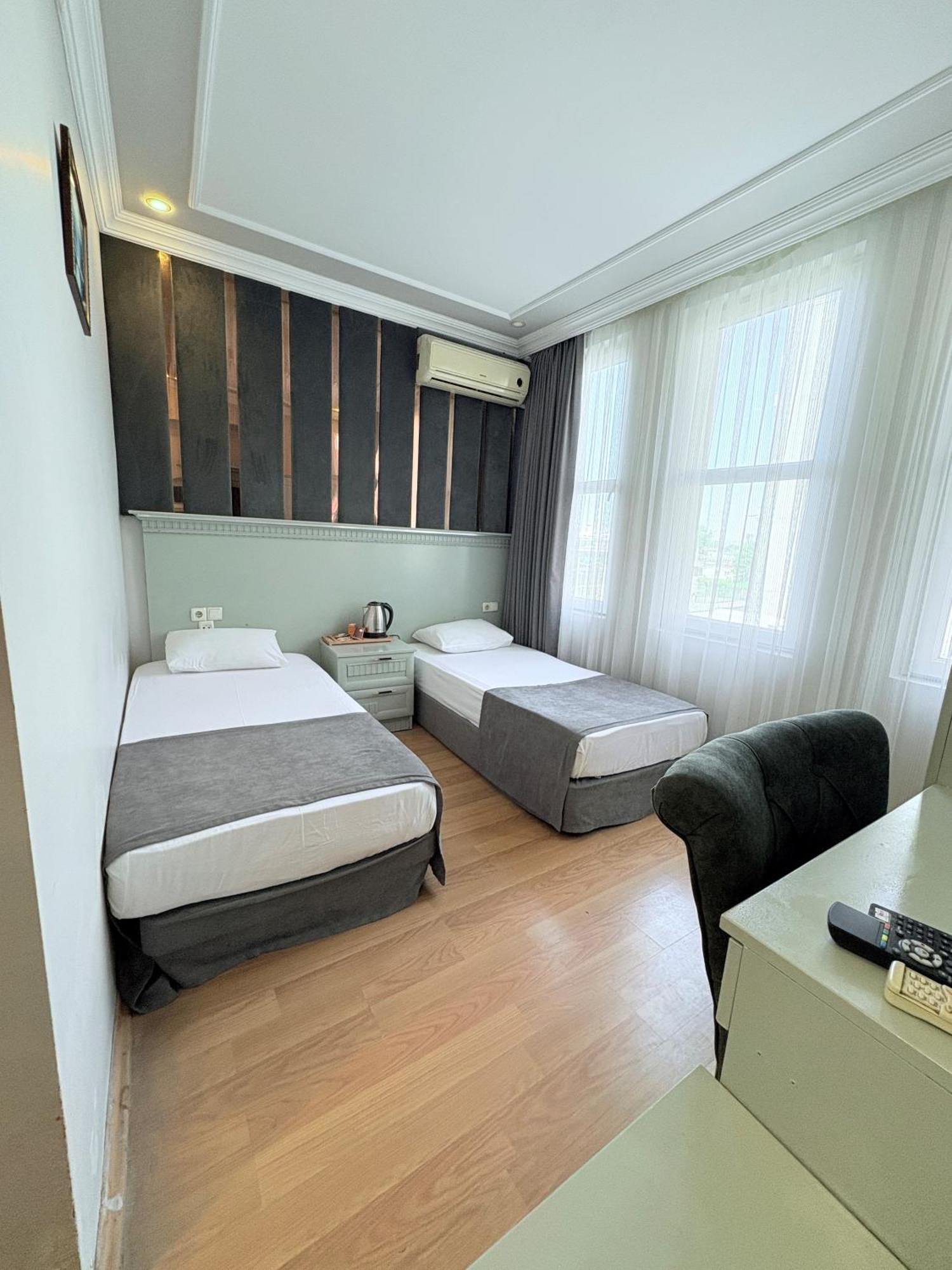 Grand Hurriyet Hotel Istanbul Bagian luar foto