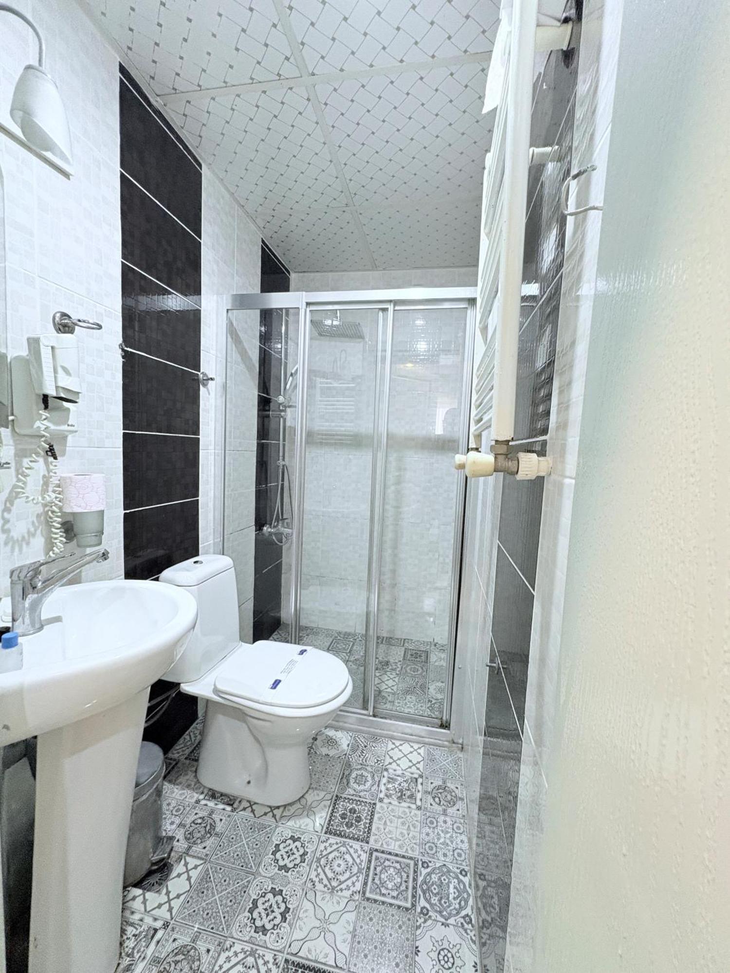 Grand Hurriyet Hotel Istanbul Bagian luar foto
